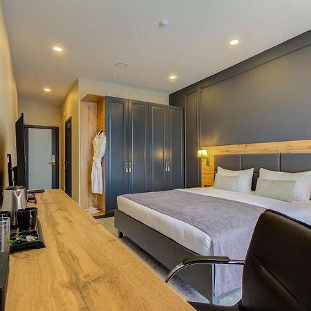 Aurum hotel Bishkek Bagian luar foto