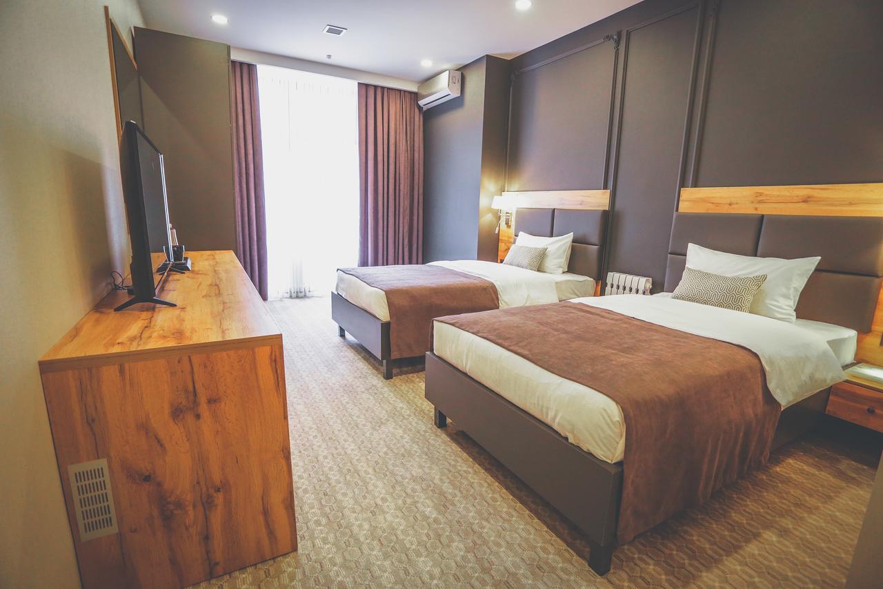 Aurum hotel Bishkek Bagian luar foto