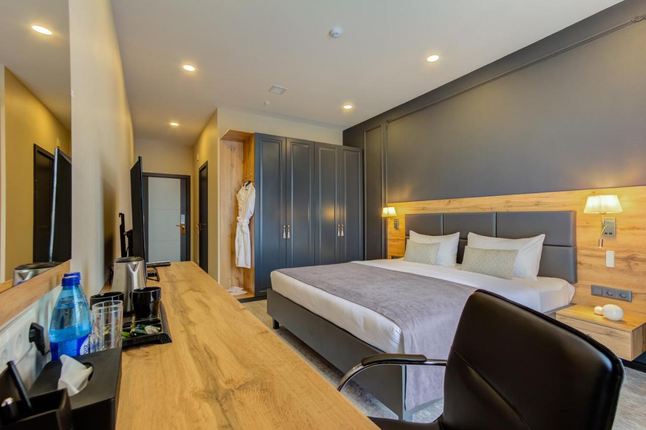 Aurum hotel Bishkek Bagian luar foto